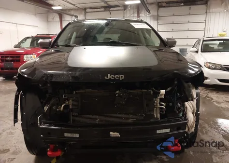 2019 Jeep Compass Trailhawk 4X4 z USA, uszkodzony, nr VIN 3C4NJDDB2KT838235